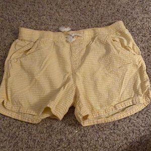 Yellow and white striped shorts 💛🤍